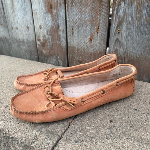 Eddie Bauer Shoes - EDDIE BAUER Women’s Tan Leather Slip On Loafer Slippers Shoe Size 9.5